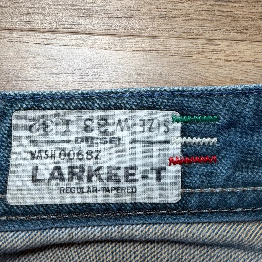 Diesel Larkee-T Jeans Mens 33x32 Blue Tapered Leg Distressed Made in Italy 0068Z